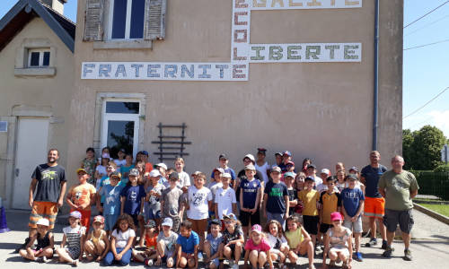 Actualité : Pose de la fresque murale à l'école de Beaupont