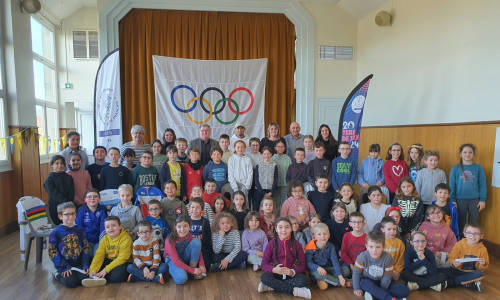 Actualité : Rencontre des élèves de Beaupont avec le champion cycliste Florian GRENGBO