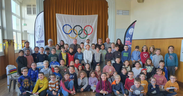 Actualité de Beaupont : Rencontre des élèves de Beaupont avec le champion cycliste Florian GRENGBO