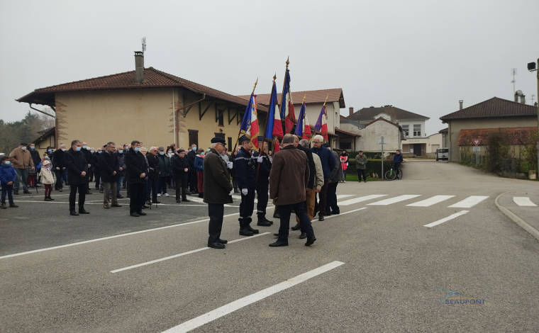 Diaporama d'image : Salutation des porte-drapeaux